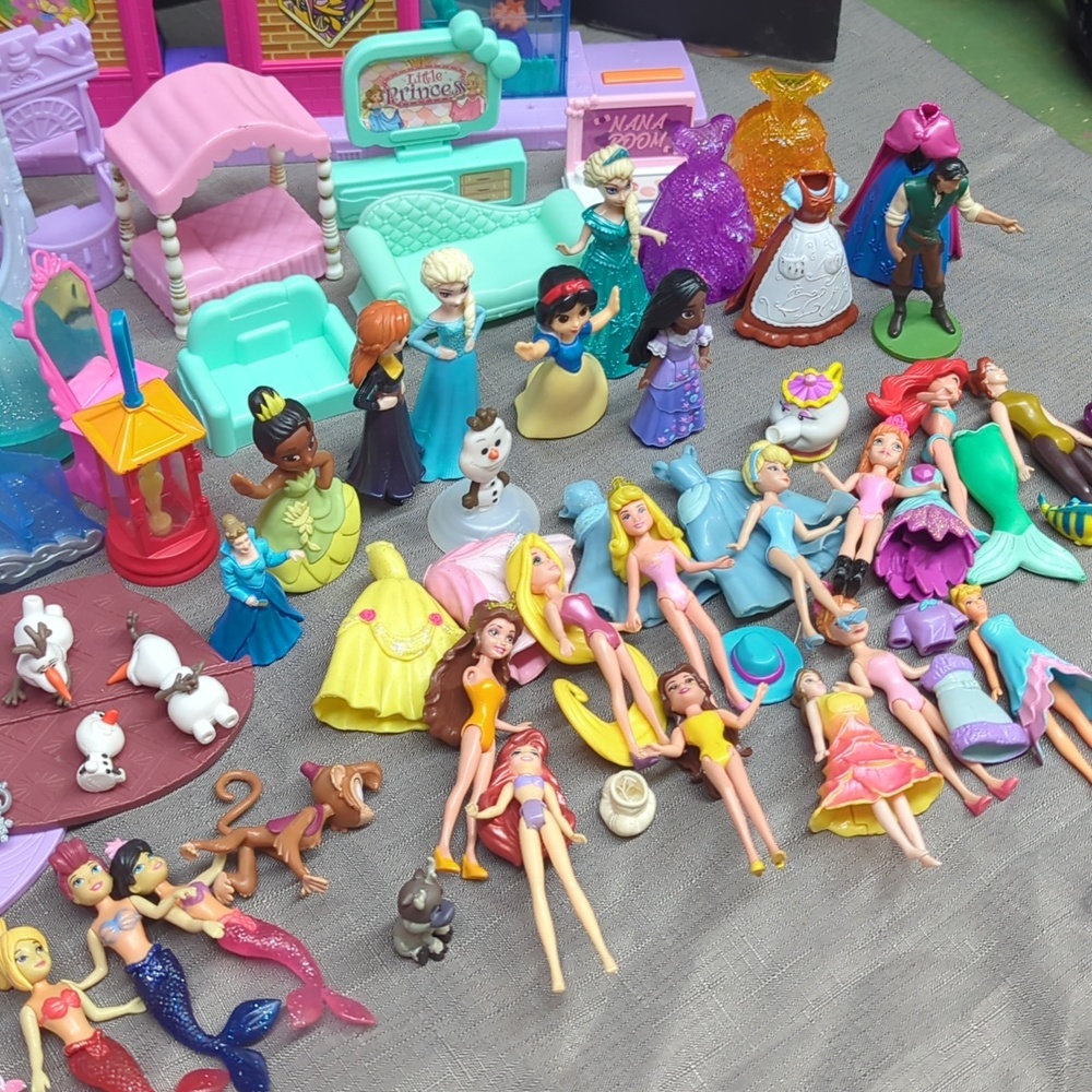 Huge lot of Disney playsets, Polly pocket‎ princess dolls & story stackers - Picture 14 of 16